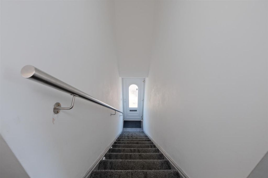 Property photo 3 of 27 Entrance Hallway