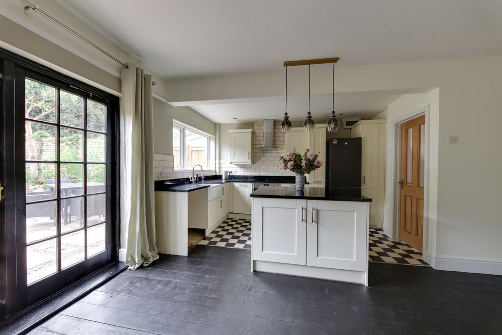 Property photo 2 of 23 Island Kitchen