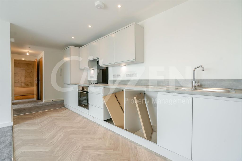 Property photo 3 of 12 Kitchen