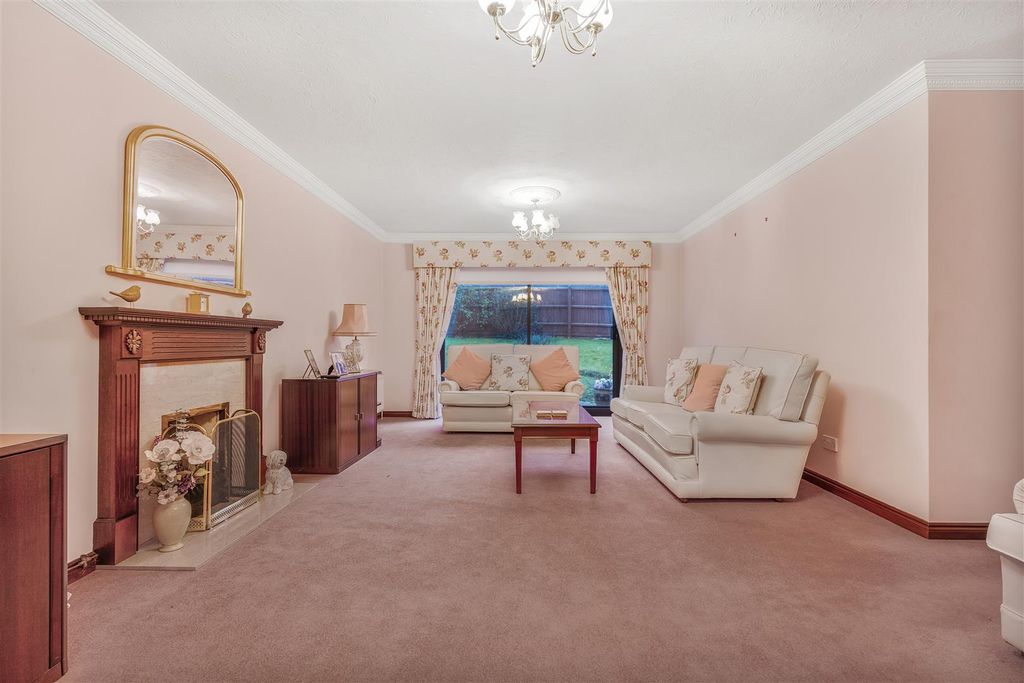 Property photo 3 of 21 Living Room