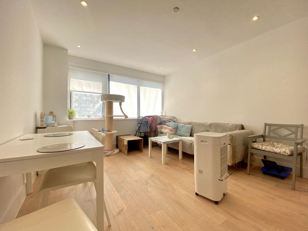 Property photo 1 of 8 Living Room