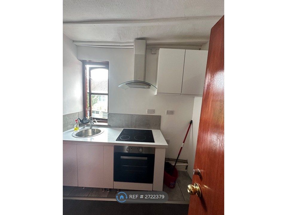 Property photo 3 of 6 Kitchen