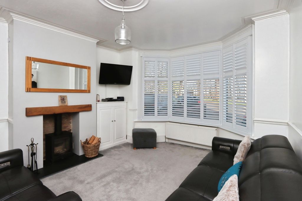 Property photo 2 of 22 Lounge