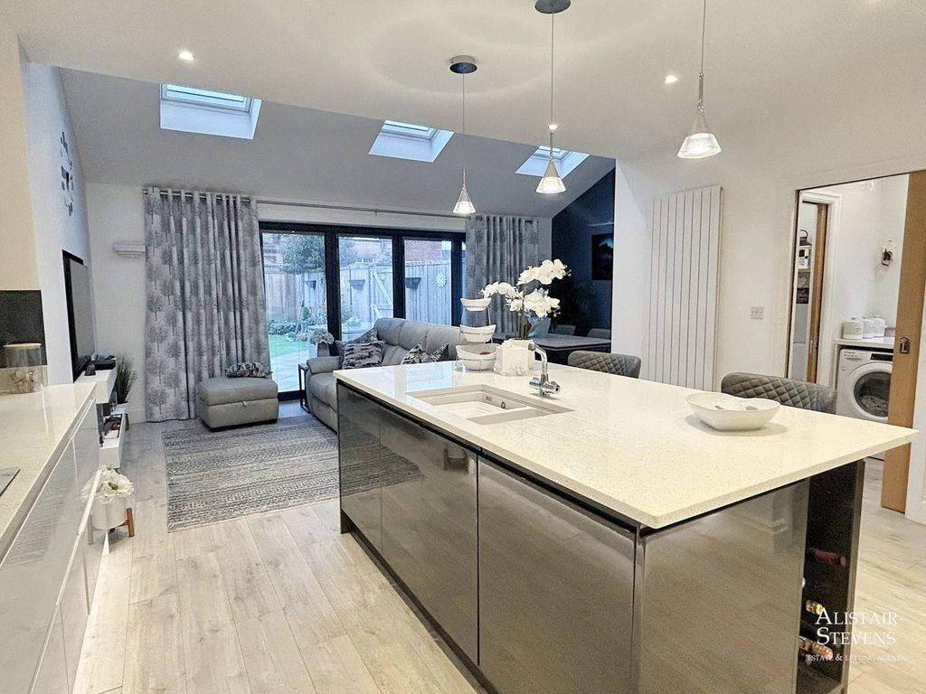 Property photo 3 of 21