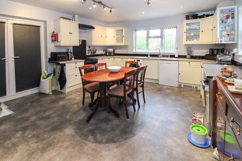 Property photo 2 of 23 Kitchen/Dining Room