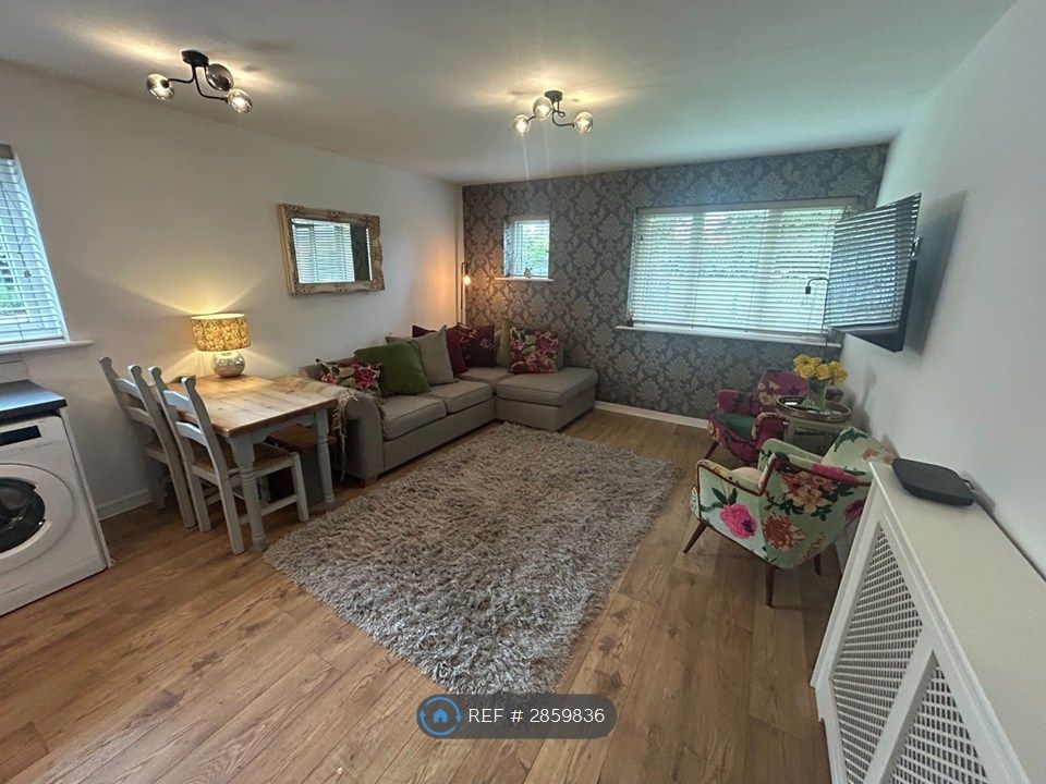 Property photo 2 of 8 Lounge