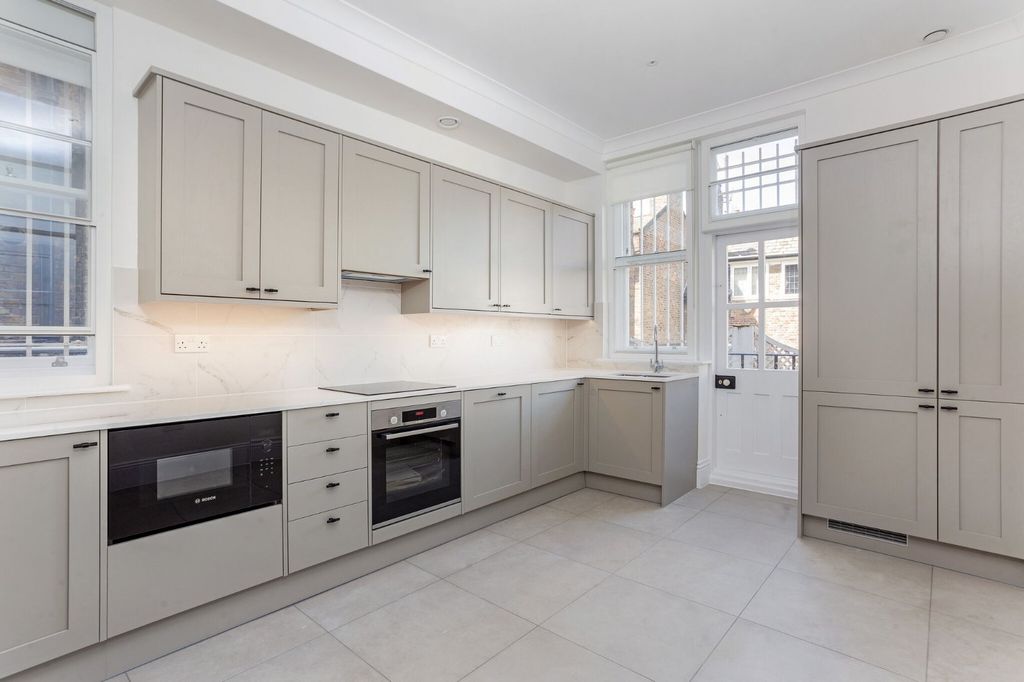 Property photo 3 of 8 Picture 3