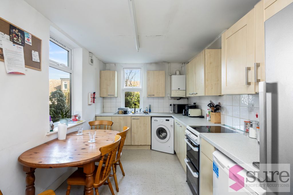 Property photo 2 of 13 Coventry Street, 68-012