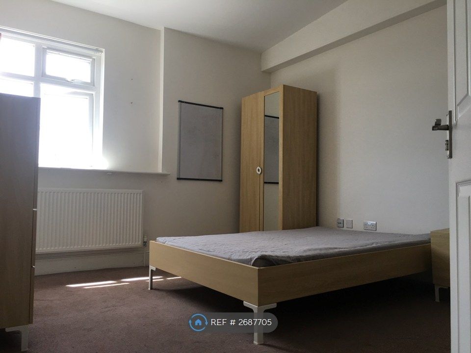 Property photo 3 of 6 Bedroom 1