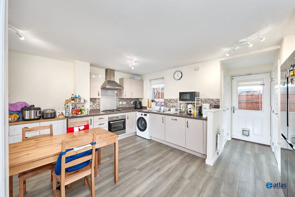 Property photo 2 of 17 Kitchen / Diner