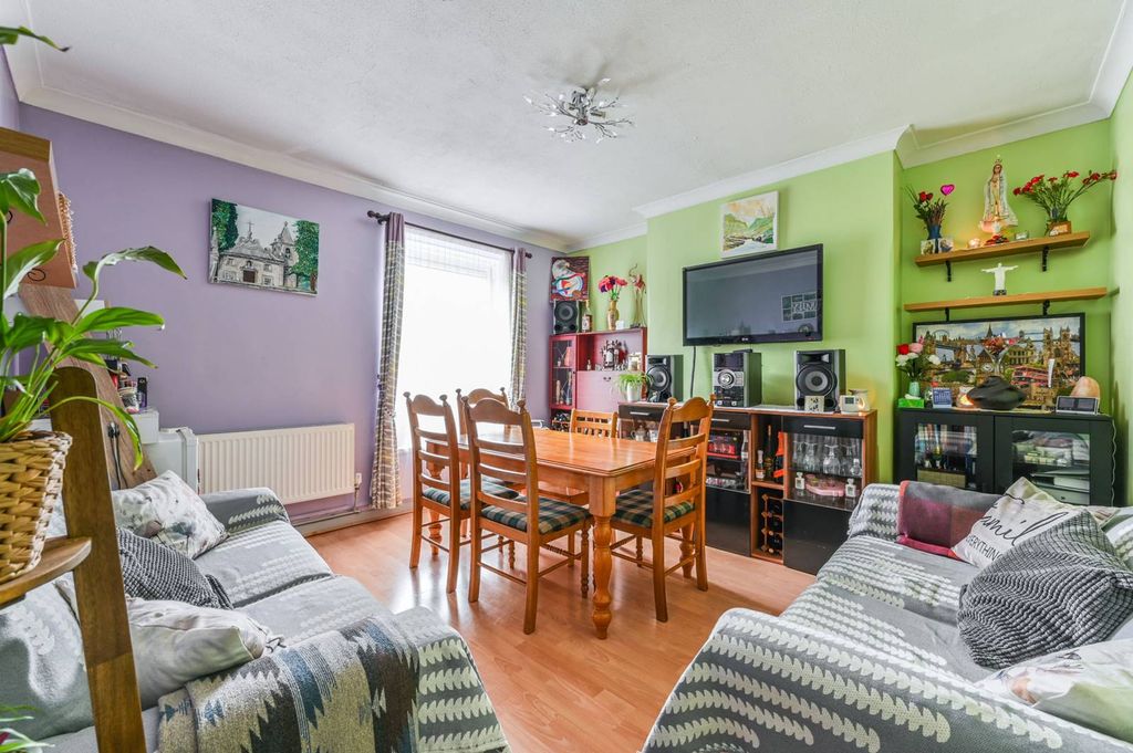 Property photo 2 of 6