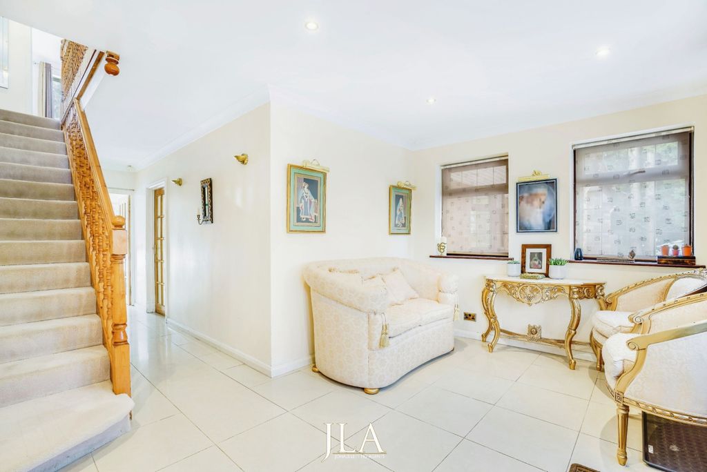 Property photo 2 of 20