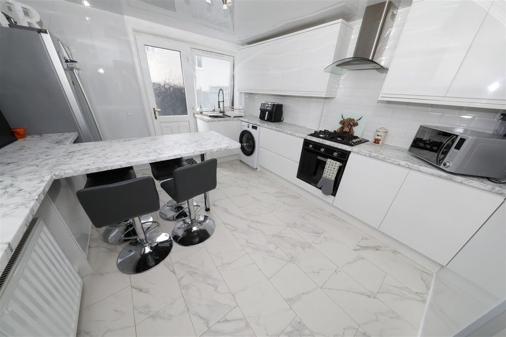 Property photo 2 of 18 B