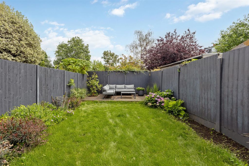 Property photo 3 of 14 Garden