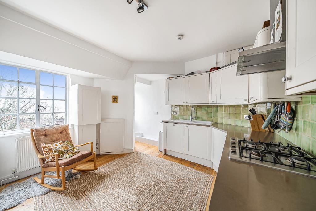 Property photo 3 of 10 Kitchen