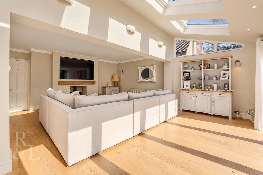 Property photo 3 of 37 3937F362-02Bc-48E5-B771-F3c29B78B88d (1).Png
