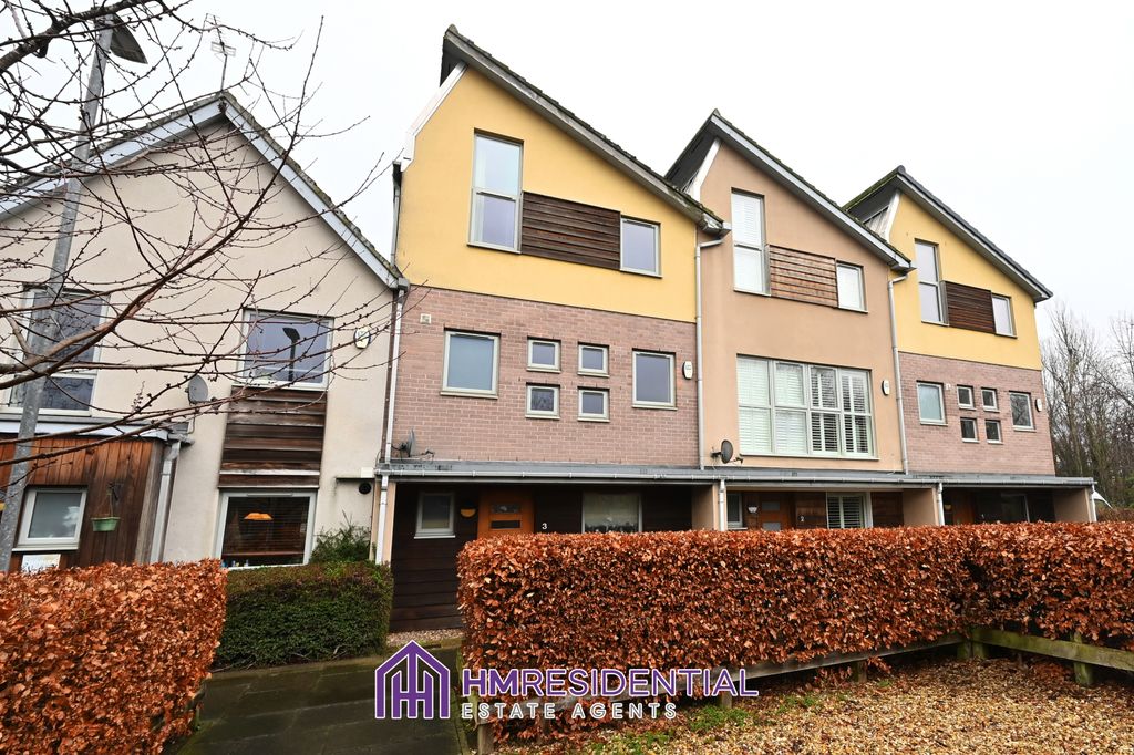 Property photo 1 of 10 5 Bedroom Town House For Rent On November Court Yard, Gateshead, Tyne And Wear, Ne8 2Bw From 10/01/2025