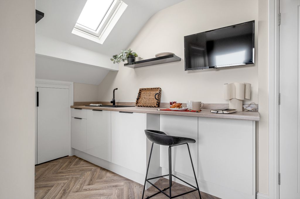 Property photo 2 of 24