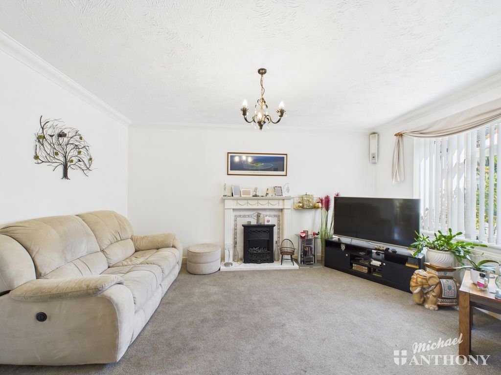 Property photo 2 of 17 Cam02773G0-Pr0274-Still008