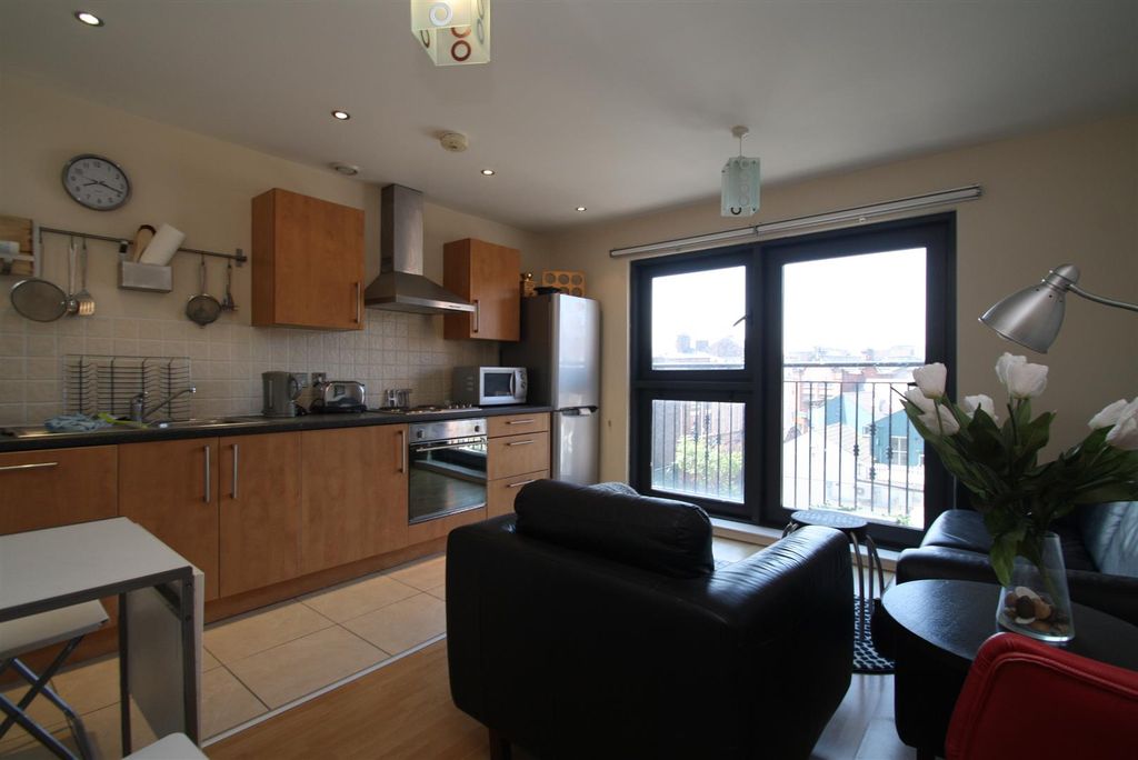 Property photo 2 of 7 Living