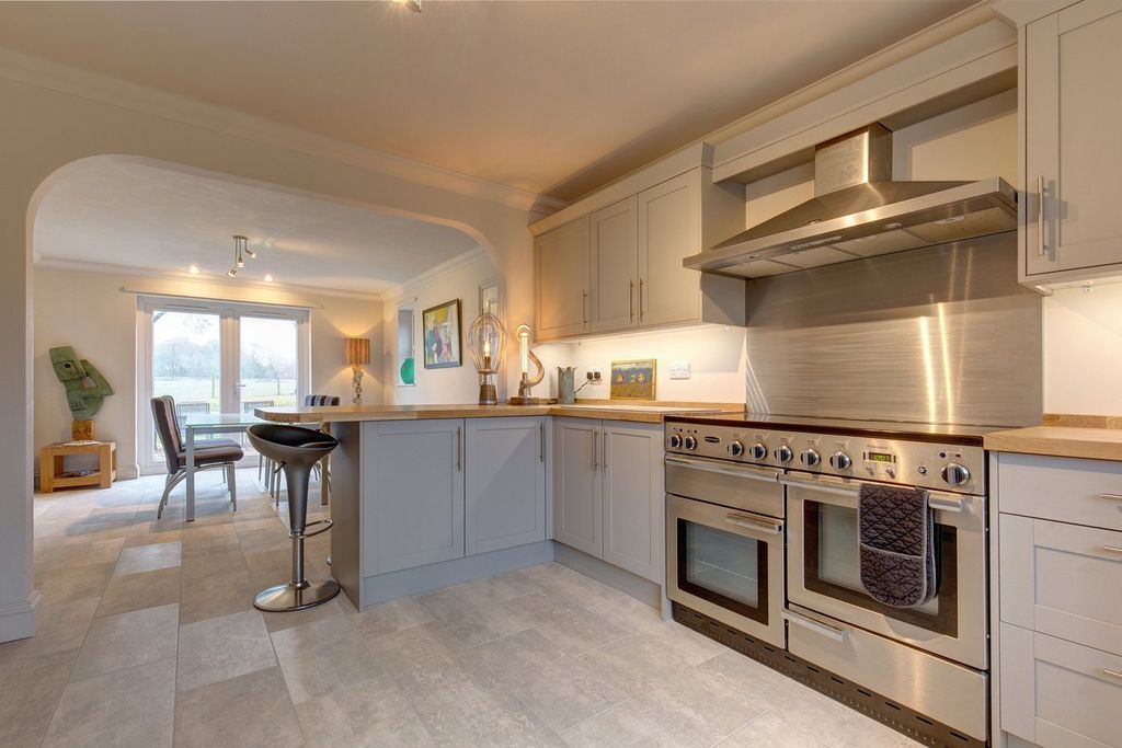 Property photo 3 of 21