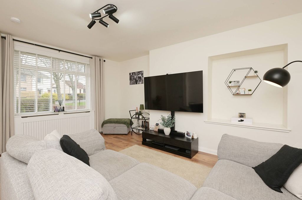 Property photo 2 of 25