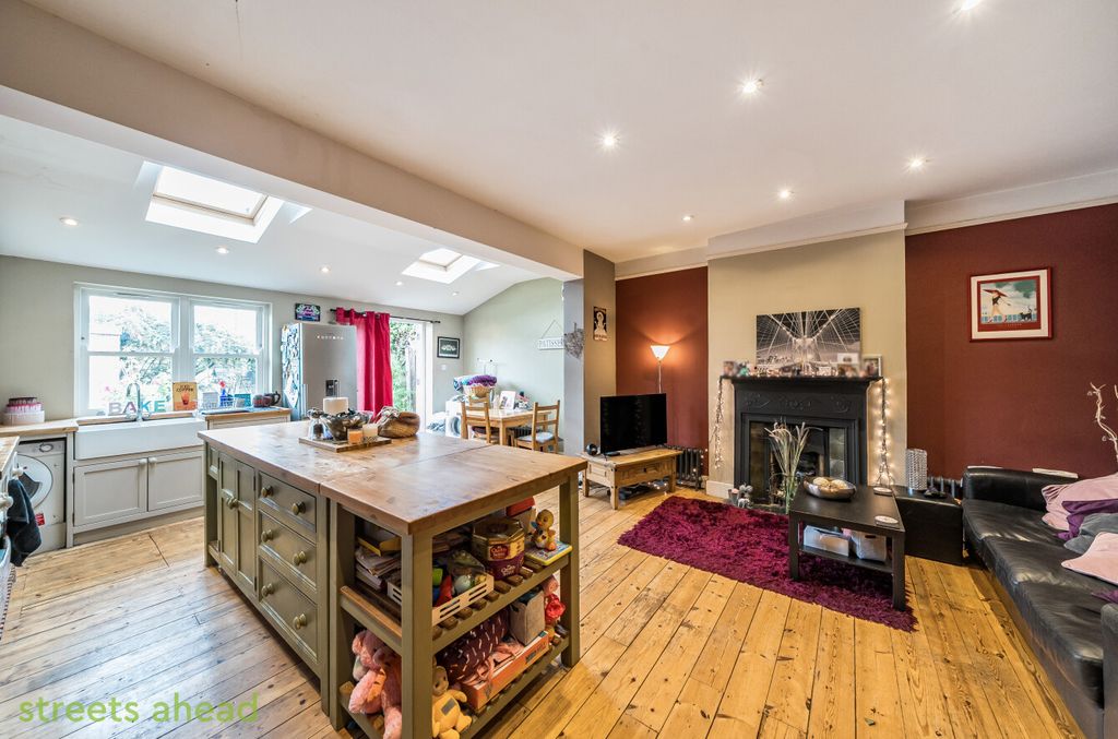 Property photo 1 of 19 6F25115B-54Fe-4Dd...