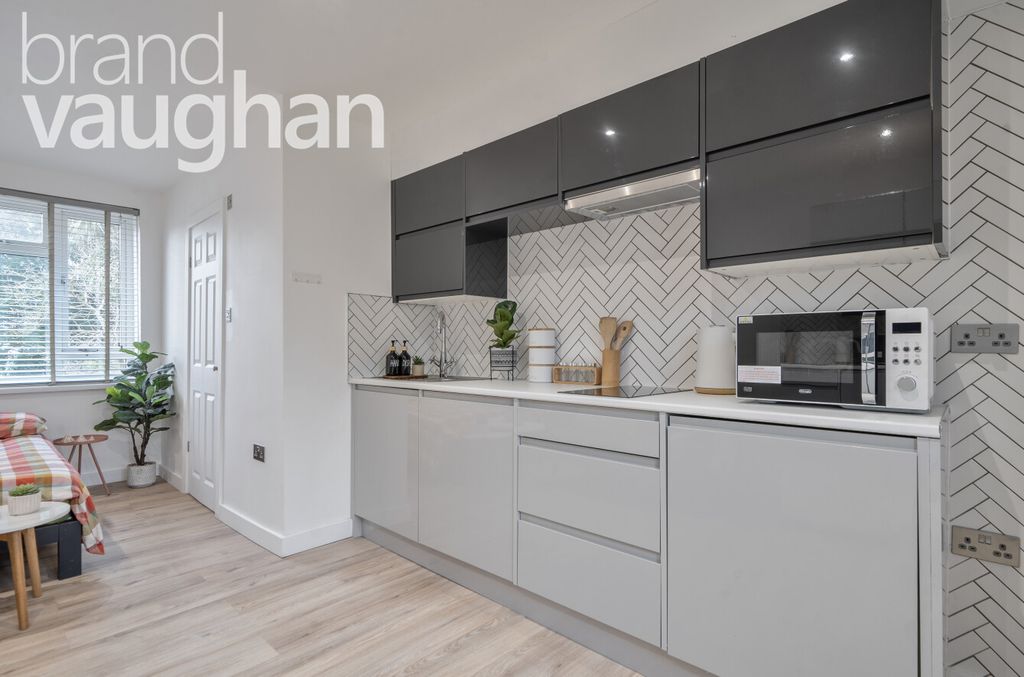 Property photo 3 of 9 E738E345-3F6d-4c2...