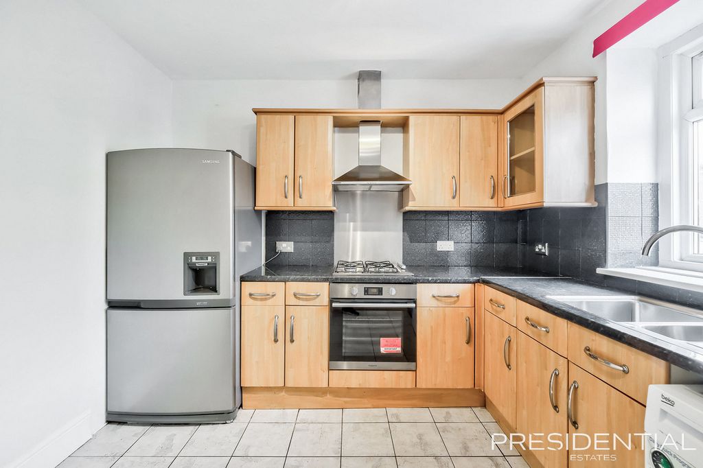 Property photo 3 of 25