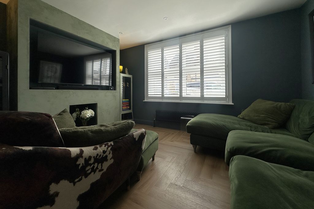 Property photo 2 of 15 Sitting Room