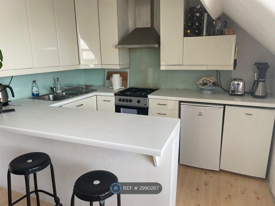Property photo 2 of 9 Kitchen
