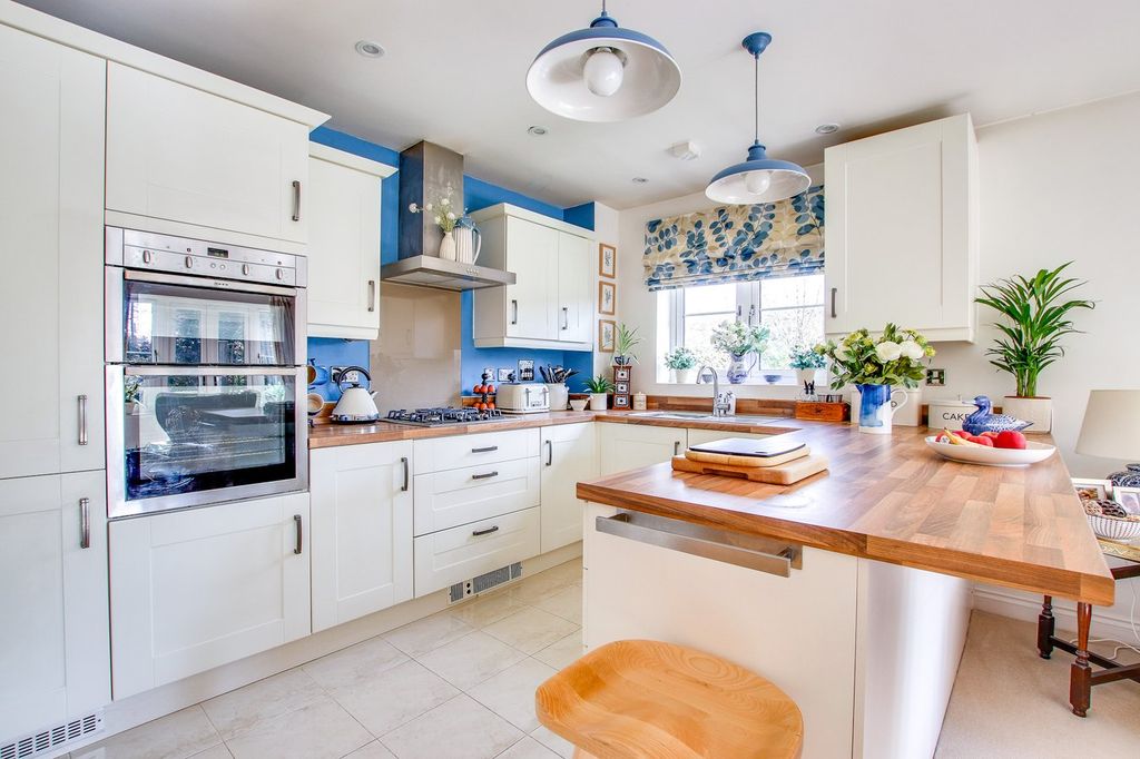 Property photo 2 of 13