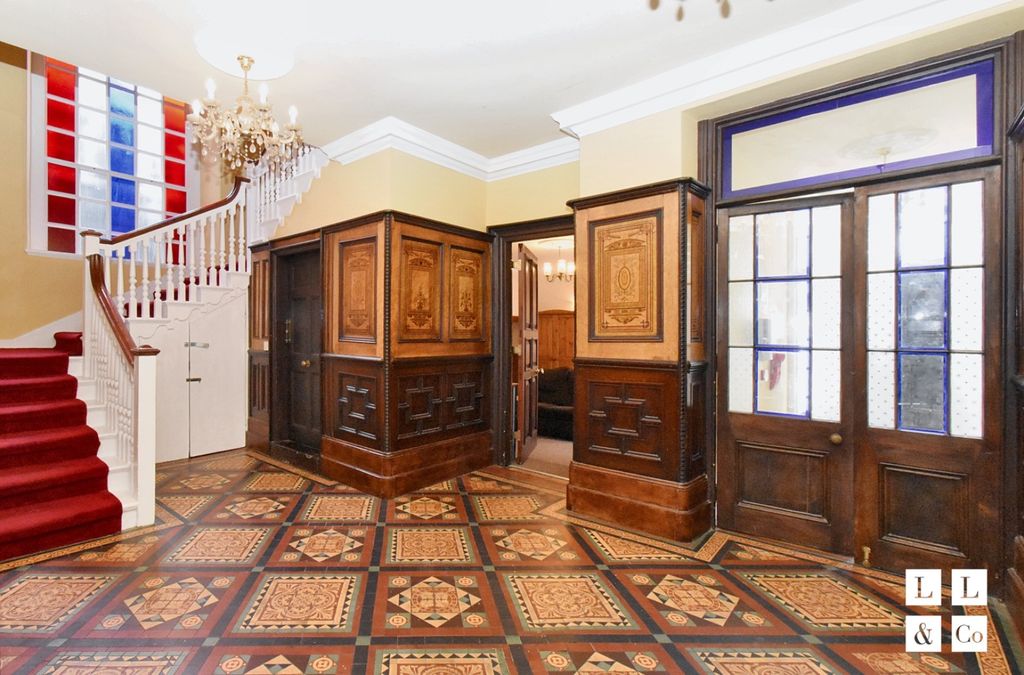 Property photo 3 of 17