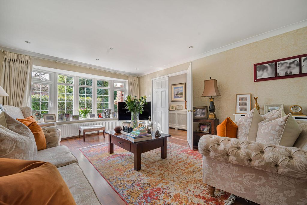 Property photo 3 of 23 Living Room