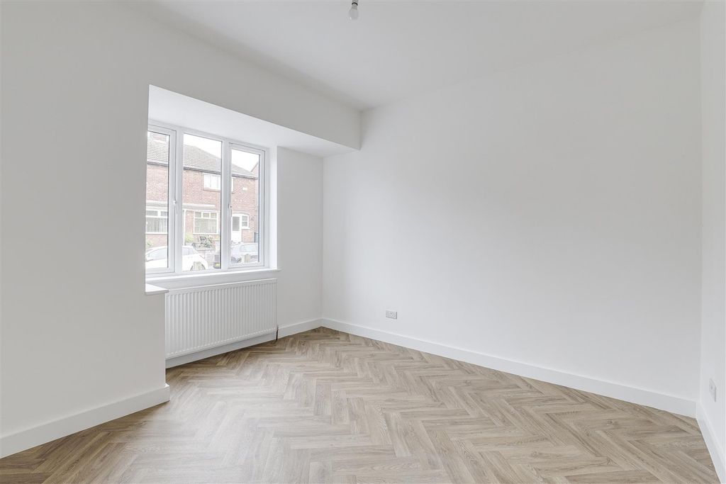 Property photo 2 of 26 28487.Jpg