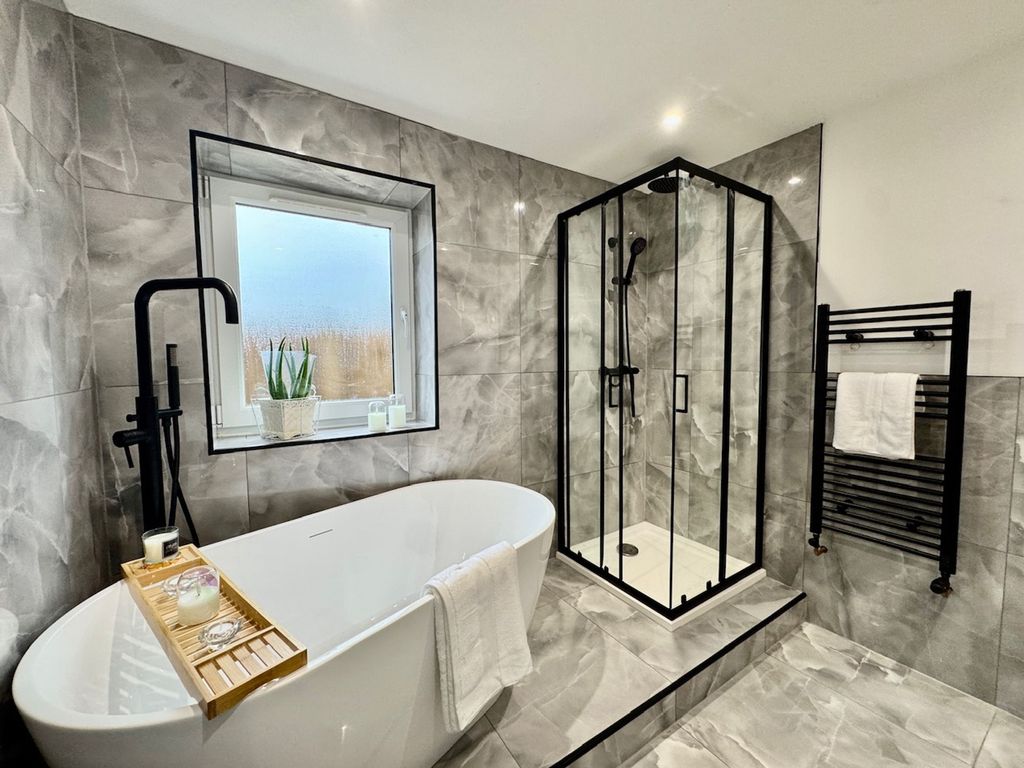 Property photo 3 of 42