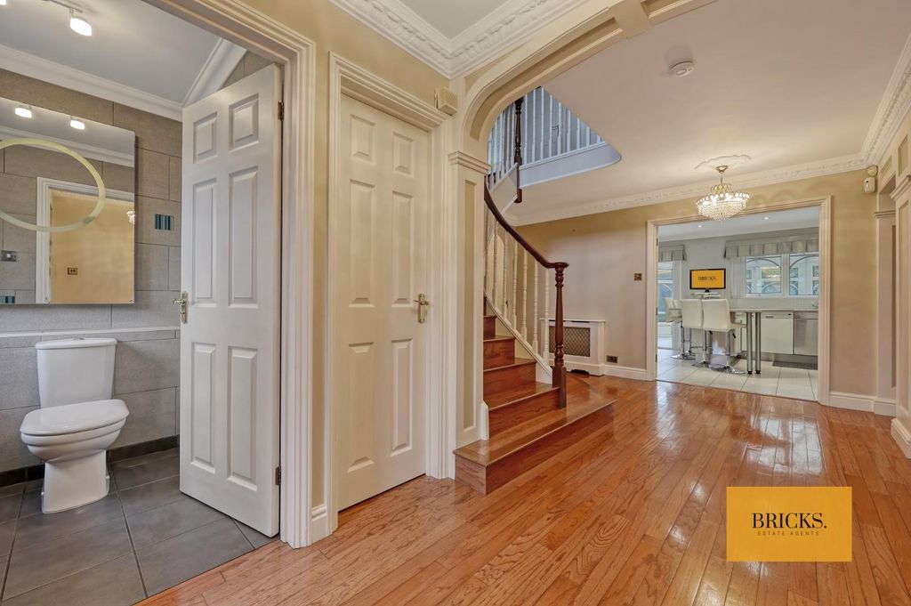 Property photo 2 of 52