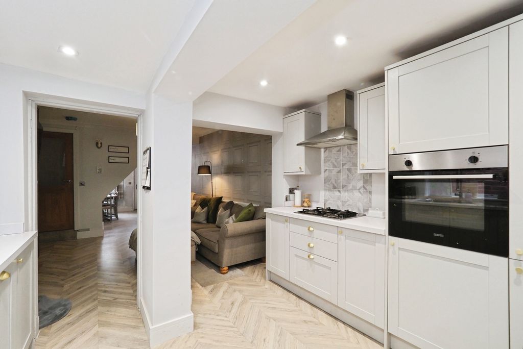 Property photo 3 of 17 Kitchen