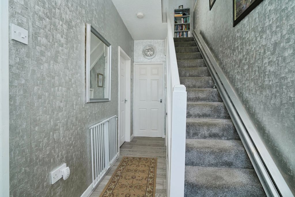 Property photo 2 of 17 Photo