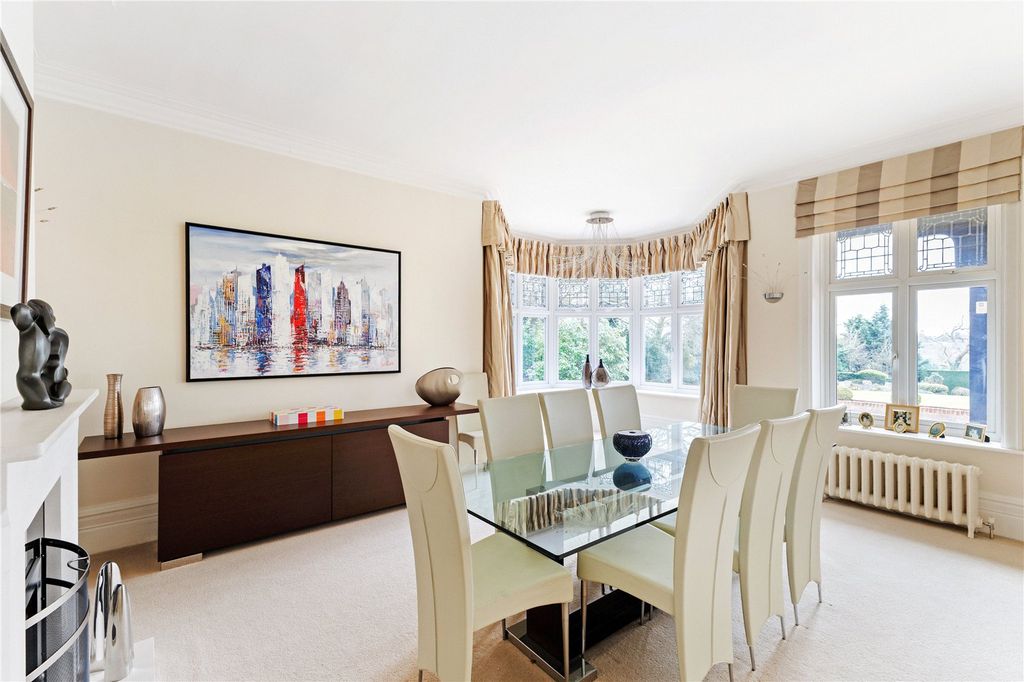 Property photo 3 of 16 Dining Room