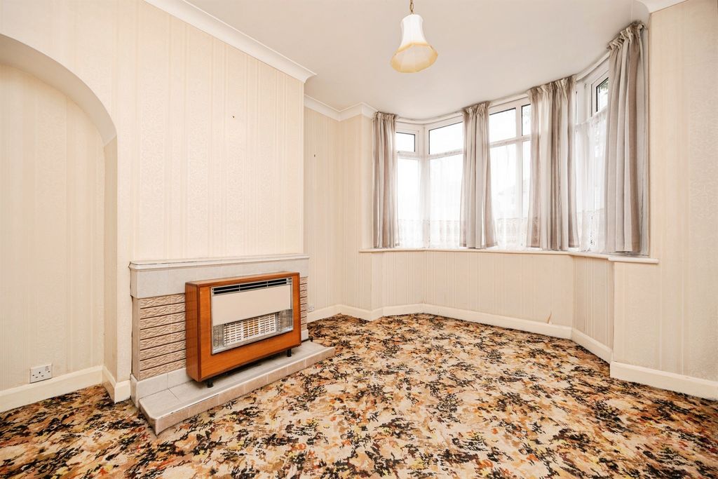 Property photo 2 of 17