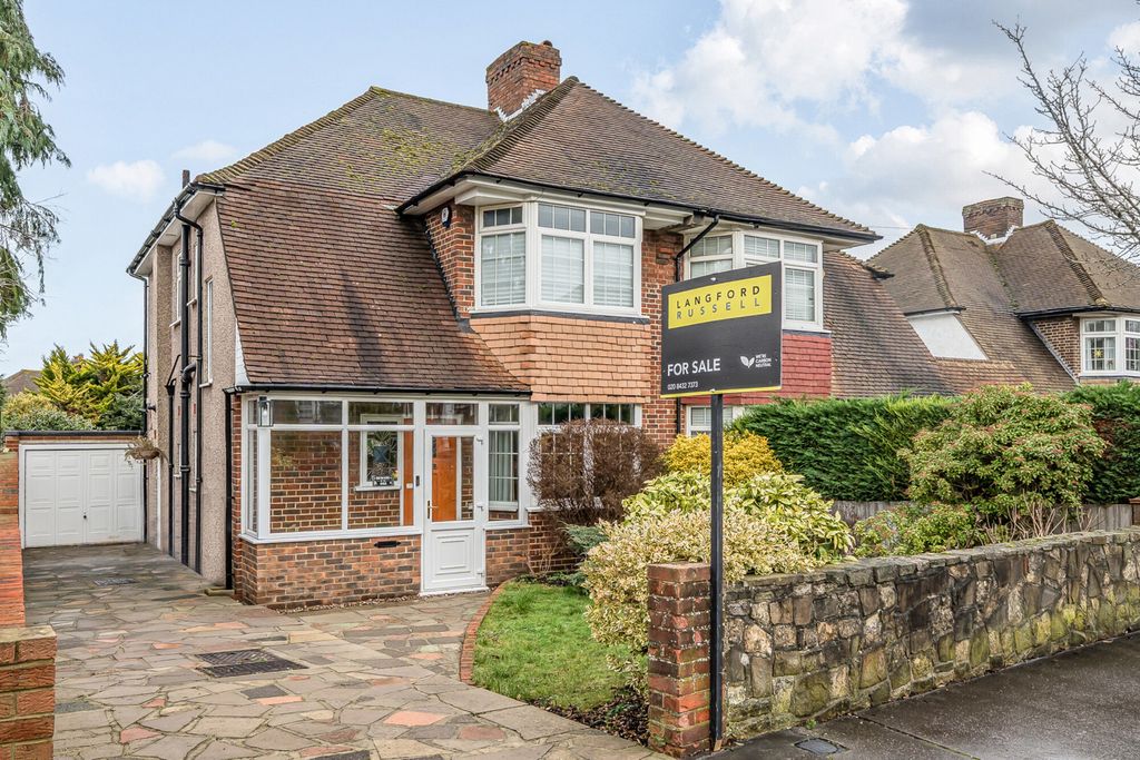 Property photo 1 of 17 External