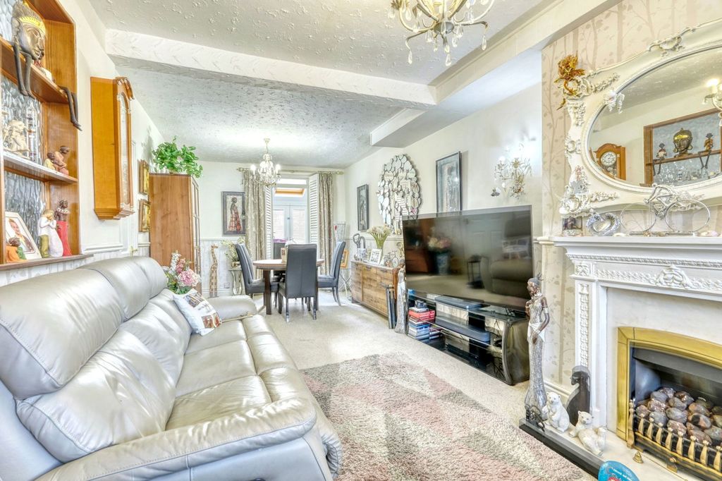 Property photo 3 of 22