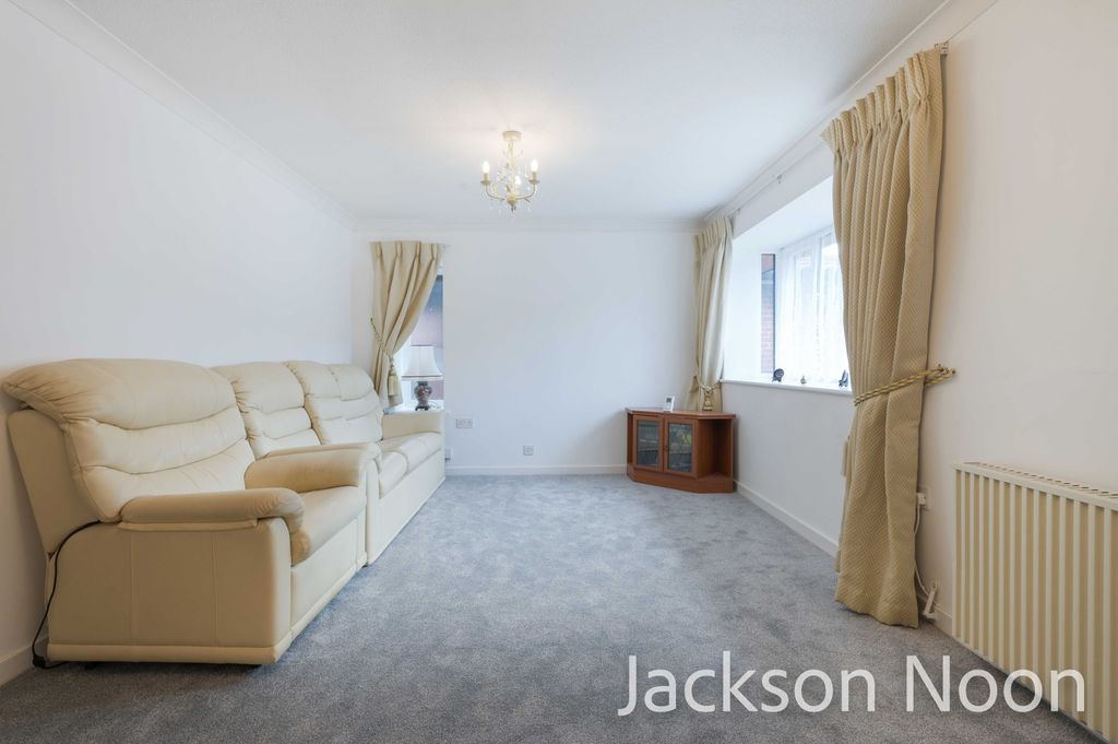 Property photo 2 of 8