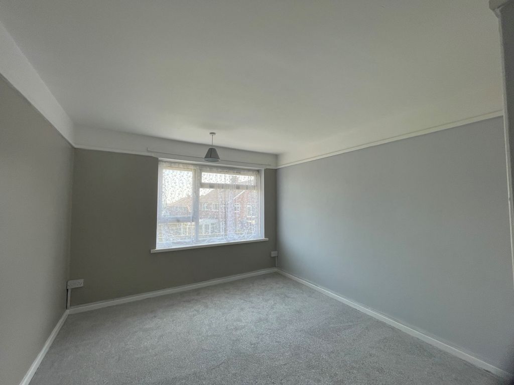 Property photo 3 of 8 Photo 4