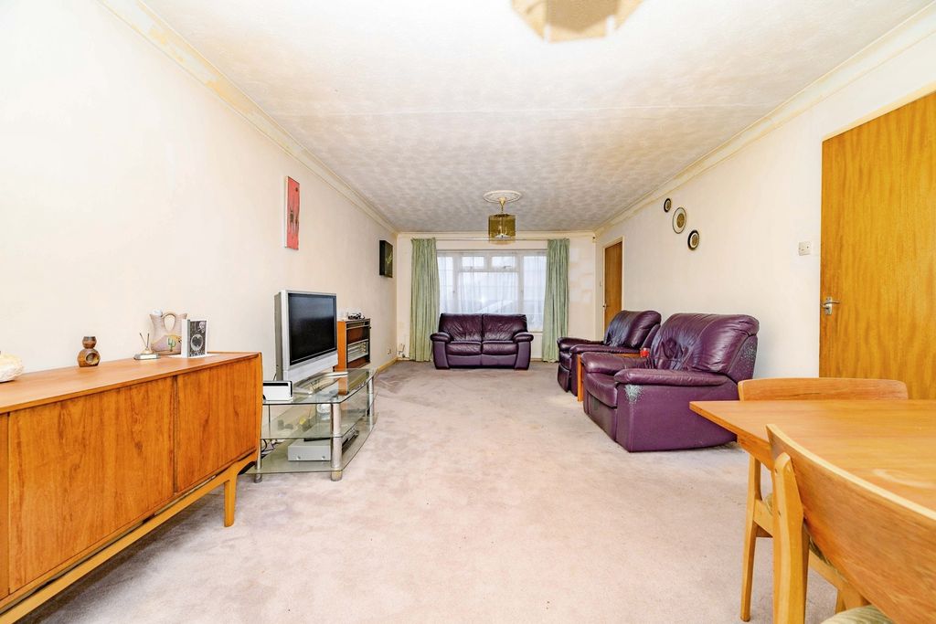 Property photo 3 of 17 Photo