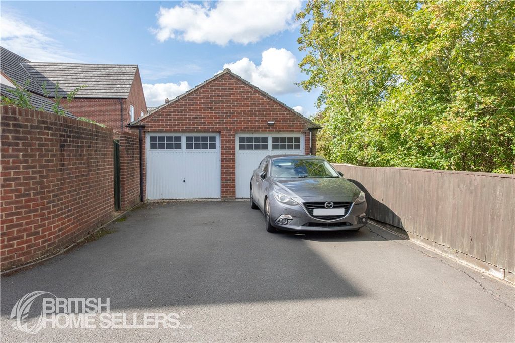 Property photo 2 of 27 Picture No. 29
