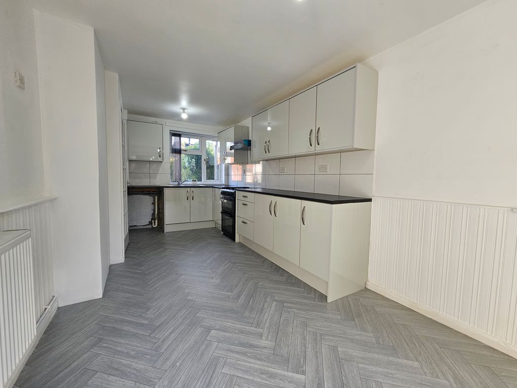 Property photo 3 of 21 Image