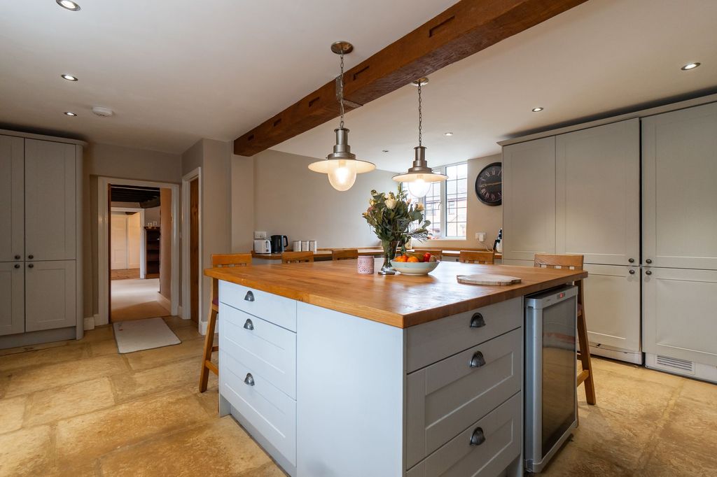 Property photo 3 of 38