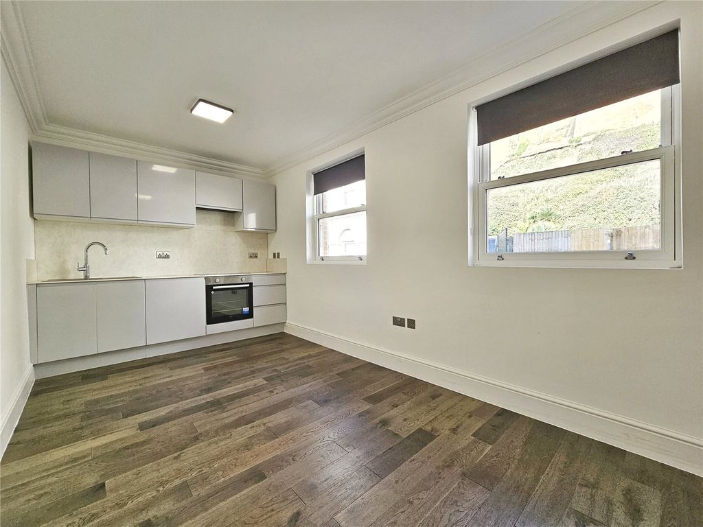 Property photo 2 of 17 Picture No. 13